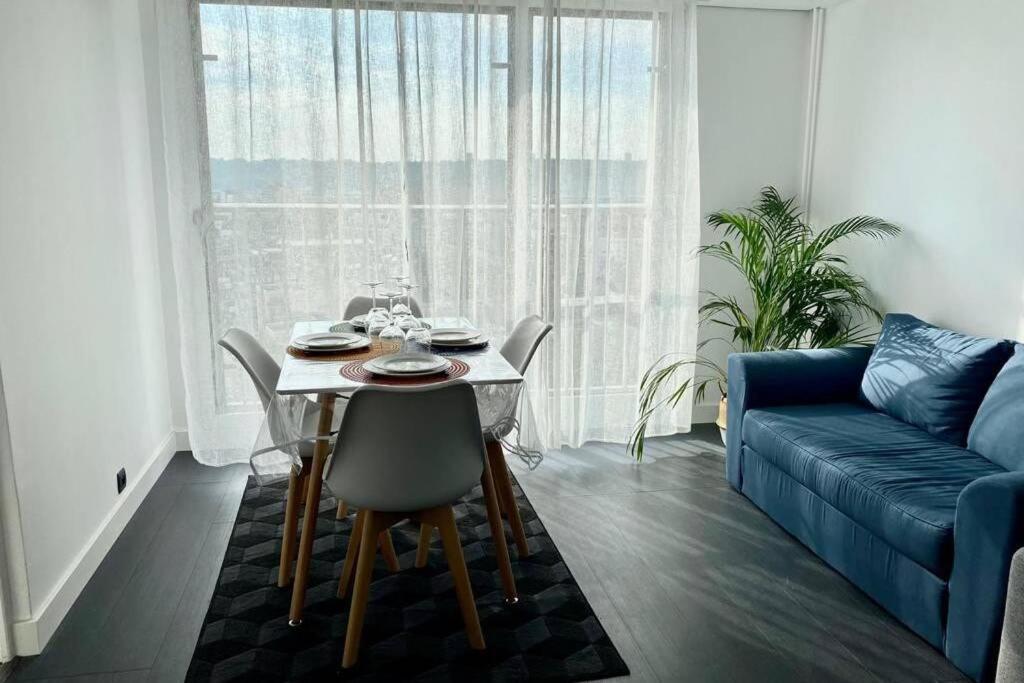 Grand F2 de 47m² au 15ème étage dans une résidence très calme Ruan Exterior foto