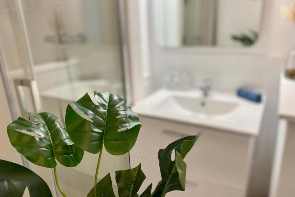 Grand F2 de 47m² au 15ème étage dans une résidence très calme Ruan Exterior foto