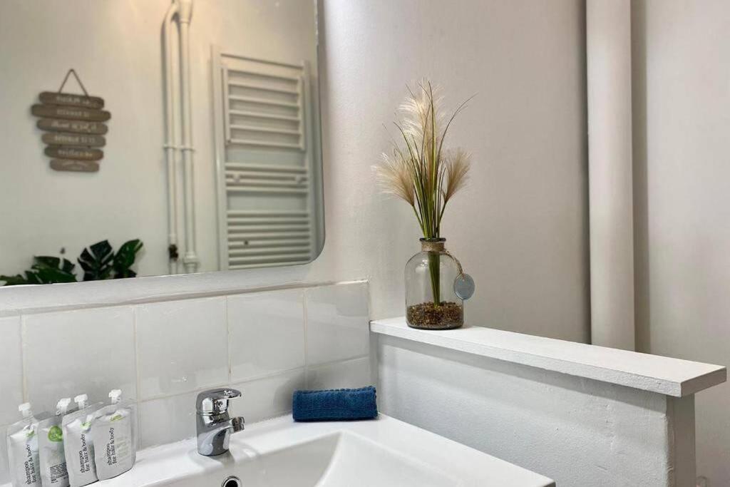 Grand F2 de 47m² au 15ème étage dans une résidence très calme Ruan Exterior foto